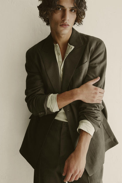 DOUBLE-BREASTED SUIT BLAZER