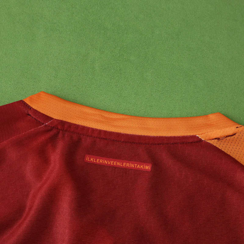 Galatasaray Player Camiseta Local 2025/26 - Versión Jugador - With Sponsors