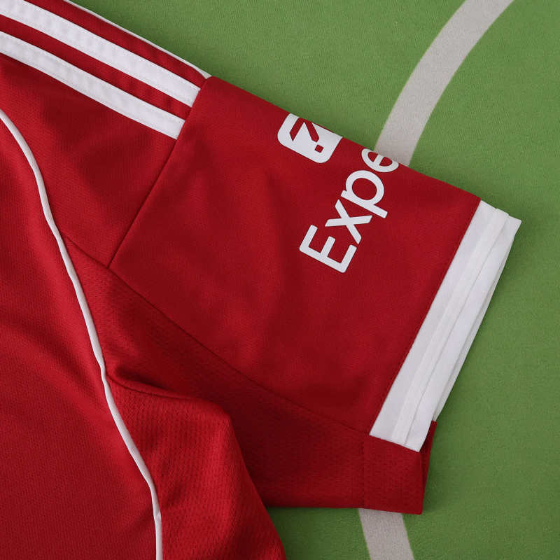 Liverpool Camiseta Local 2025/26 - CHAMPIONS 24/25 & Gold Trophy
